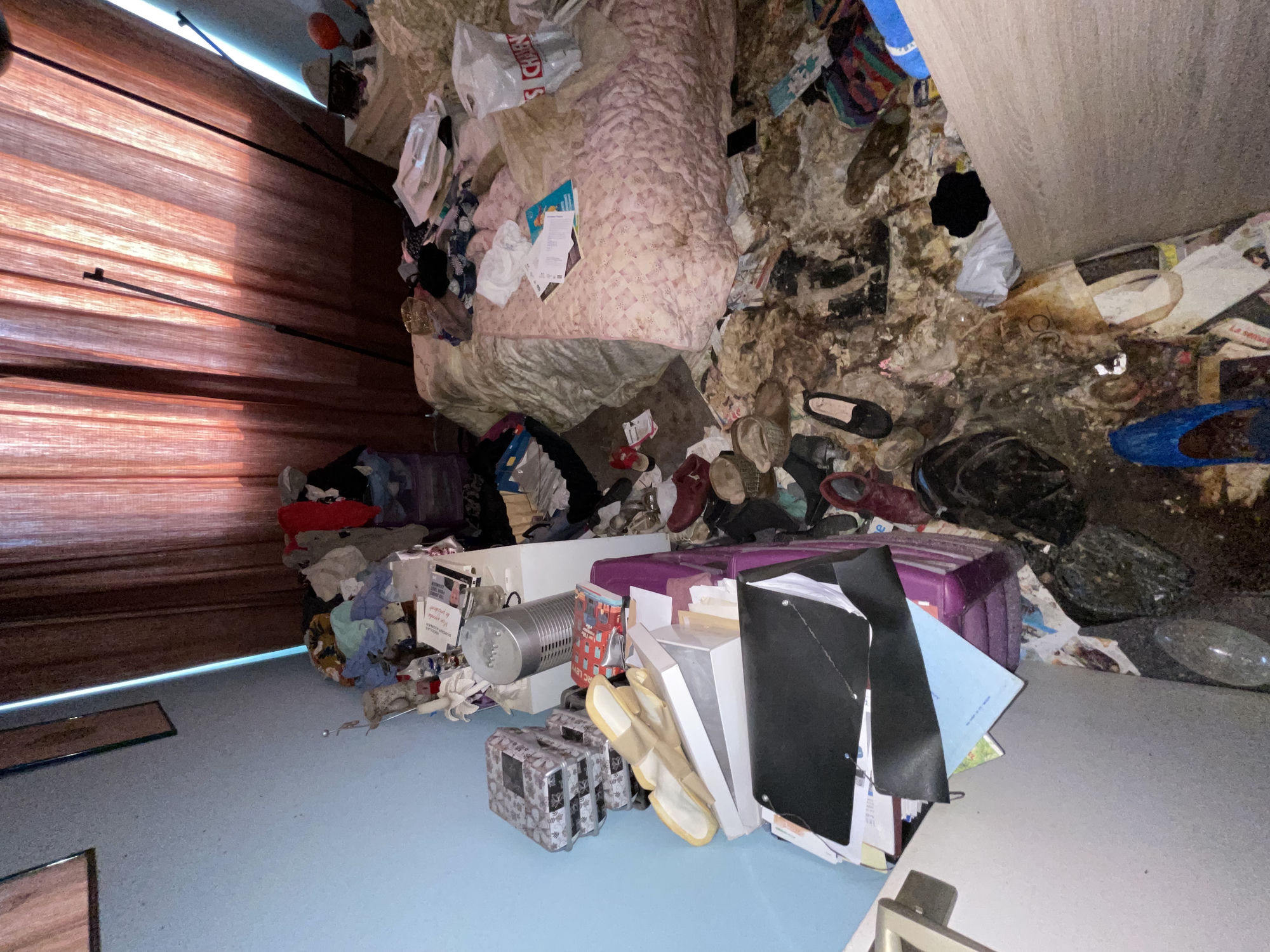 Chambre en syndrome de Diogène avant intervention
